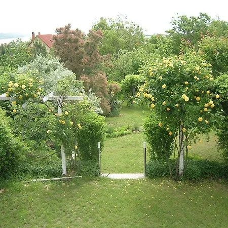 Apartment Csalintos Apartman Balatonalmadi